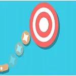 Drewniana ręka celuje w tarczę na niebieskim tle