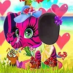 Różowy słoń w kapeluszu otoczony serduszkami siedzi na trawie, z napojem kokosowym, na tle morza i kwiatów