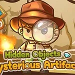 Kreskówkowy poszukiwacz przygód z lupą i kapeluszem, stojący na tle egzotycznych ruin z widocznymi ognistymi elementami i tekstem Hidden Objects Mysterious Artifacts
