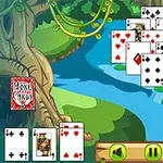 Kolorowa scena z kartami do gry ułożonymi na pływających liściach na jeziorze w otoczeniu lasu i wodospadu, z interfejsem do gry na dole