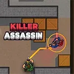 Widok z góry na planszę z drewnianymi skrzyniami i postaciami w ruchu, z centralnym napisem Killer Assassin