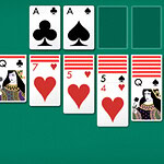 Kolorowe karty do gry ułożone na zielonym tle, w tym król i dama pik, oraz różne figury serc i trefl