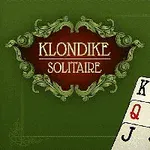 Zielone tło z ozdobną ramką i półką z napisami „Klondike Solitaire” oraz widocznymi kartami do gry