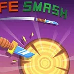 Nóż wbity w drewniany cel na tle fioletowego nieba z kolorowym napisem KNIFE SMASH