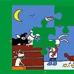 Puzzle z brakującym elementem przedstawiające księżyc, ptaka, krowę, psa w kapeluszu, koguta i dwie kury na niebiesko-zielonym tle