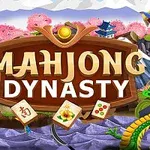 Napis Mahjong Dynasty otoczony jest obrazami smoków, górami i drzewami wiśniowymi, z trzema kostkami do gry mahjong