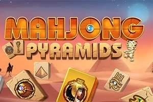 Tekst Mahjong Pyramids na tle pustyni z piramidami i kafelkami z egipskimi motywami