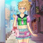 Młoda, anime dziewczyna o blond włosach i okularach nosi kolorowy, modny strój i spaceruje po miejskiej ulicy pełnej sklepów w pastelowych odcieniach