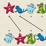 Różnorodne kolorowe postacie zwierząt, takie jak różowa rozgwiazda, niebieska foka, błękitny królik i zielony krokodyl, połączone liniami na jasnym tle