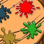 Paleta malarska z kolorowymi plamami farby: niebieską, czerwoną, zieloną i brązową