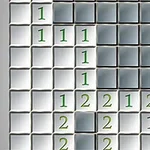 Zrzut ekranu siatki z odkrytymi numerami 1 i 2 na białych kafelkach oraz kilka szarych kafelków