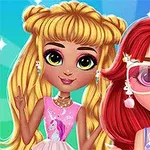 Dwie uśmiechnięte postacie z dużymi oczami, w kolorowych ubraniach, stoją obok siebie na tle w intensywnych kolorach z gwiazdami