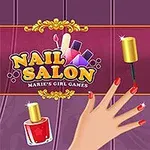 Dziewczyna z blond włosami patrzy na rękę z pomalowanymi na czerwono paznokciami, na tle znajdują się elementy związane z malowaniem paznokci