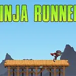 Ninja biegnie po drewnianym moście na tle górskiego krajobrazu z napisem Ninja Runner u góry