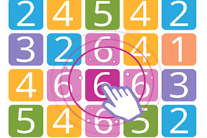 Kolorowe kafelki z liczbami, ręka wskazuje na liczbę 6