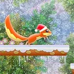 Wiewiórka w czapce świętego Mikołaja biegnie po ośnieżonej platformie w kierunku żołędzia na tle zimowego lasu
