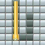 Żółty wąż z oczami poruszający się na tle siatki z szarymi i ciemnoszarymi kwadratami