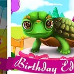 Zielony żółw z dużymi oczami na tle bajkowego krajobrazu z zamkiem i balonami, z napisem Birthday Edition na dole