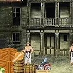 Stary, drewniany dom z dwiema postaciami przed nim, po bokach beczki, skrzynie i zabytkowy samochód