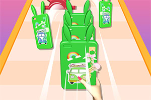 Ręka trzymająca zielone etui na telefon z uszami królika i kolorowym wzorem na tle toru, z rzędem identycznych etui