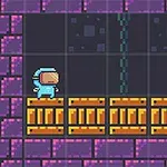 Postać w niebieskim skafandrze stojąca na pomarańczowych platformach z purpurowymi cegłami w tle