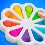 Białe pop-it w kształcie kwiatu z kolorowymi bąbelkami, które są naciskane przez palec na niebieskim tle