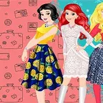 Trzy postacie w eleganckich strojach, stojące przed kolorowym, podzielonym tłem z wzorami walizek i śnieżynek