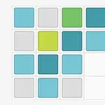 Kwadratowa plansza o czterech rzędach i kolumnach z kolorowymi kafelkami w odcieniach niebieskiego, zielonego i szarego
