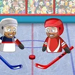 Dwóch uśmiechniętych animowanych hokeistów na lodzie, jeden w niebieskim stroju, drugi w czerwonym, z widownią w tle