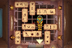 Plansza zawiera ułożone prostokątne płytki z egipskimi symbolami oraz sarkofag znajdujący się pośrodku kratki