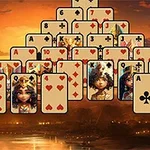 Piramida kart do gry na tle zachodzącego słońca z ilustracjami postaci i symbolami karcianymi