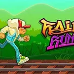 Postać w bluzie z kapturem i czapce biegnąca po torach kolejowych na tle zielonego krajobrazu z napisem w stylu graffiti