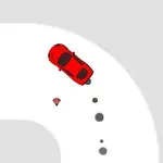 Czerwony samochód w poślizgu na zakręcie toru wyścigowego z odciśniętymi śladami opon