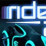 Niebieski napis rider 2 na tle futurystycznych, oświetlonych motocykli