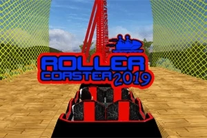 Rollercoaster na drewnianych torach z czerwonymi detalami i napisem Roller Coaster 2019 na pierwszym planie
