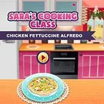 Na obrazku widoczna jest uśmiechnięta rysunkowa postać w kuchni, obok talerza z makaronem, z dużym napisem Saras Cooking Class oraz Chicken Fettuccine Alfredo