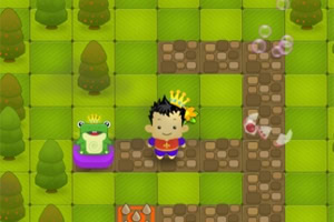 Postać z koroną stoi na ścieżce w kwadratowym, zielonym labiryncie obok żaby na tronie