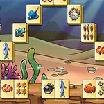 Kafelki z motywami podwodnymi, przedstawiające ryby i rośliny morskie, na tle kolorowego dna oceanu