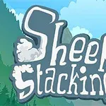Napis Sheep Stacking na tle nieba z chmurami i zarysem górskich drzew