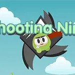 Zielony ninja z czerwonym szalikiem na tle nieba i chmur, otoczony czarną gwiazdą, z napisem Shooting Ninja