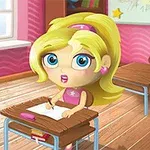 Dziewczynka z blond włosami siedząca przy biurku w różowej klasie, rysująca na kartce papieru