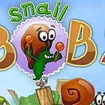 Ślimak z dużymi oczami i pomarańczową skorupą na niebieskim tle z kolorowym napisem Snail Bob 2