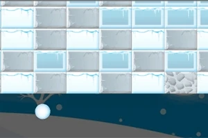 Śnieżna kula tocząca się pod rzędem zamarzniętych bloków z widocznym drzewem w tle