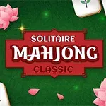 Logo z napisem „Solitaire Mahjong Classic” na zielonym tle, otoczonym płytkami do gry oraz różowymi kwiatami lotosu