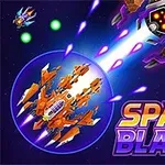 Pomarańczowy statek kosmiczny strzela laserami w kierunku dużego, uzbrojonego robota w otwartym kosmosie, z kolorowymi napisami Space Blaze II