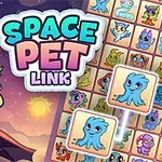Kosmiczna sceneria z tytułem Space Pet Link, postacią w stylu kreskówkowym siedzącą na sześcianach oraz planszą z kafelkami przedstawiającymi sympatyczne stworki