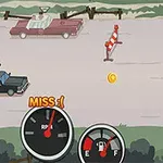 Czarny samochód na drodze z monetą, przeszkodą w postaci słupka i różowym samochodem w tle, z widocznymi wskaźnikami prędkości i paliwa na pierwszym planie