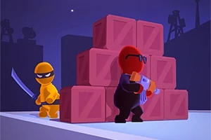 Żółta postać z mieczem i czerwona postać w garniturze przy stosie skrzyń na tle nocnego miasta