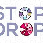 Napis STOP DROP z kolorowymi, geometrycznymi kształtami w literach O