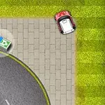 Czerwony samochód na chodniku obok pakietu banknotów przy zakręcie drogi asfaltowej, otoczony zieloną trawą